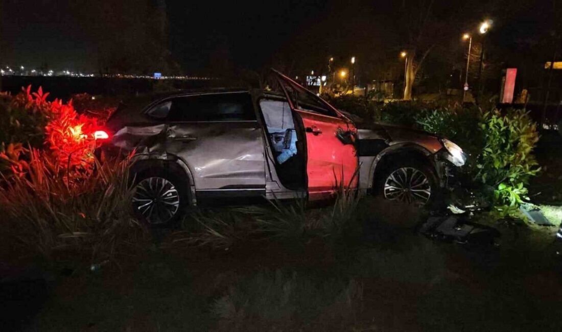 Fatih’te sahil yolu üzerinde seyir halinde olan bir sürücü, direksiyon