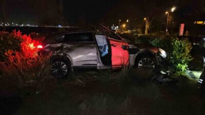 Fatih’te sahil yolu üzerinde seyir halinde olan bir sürücü, direksiyon