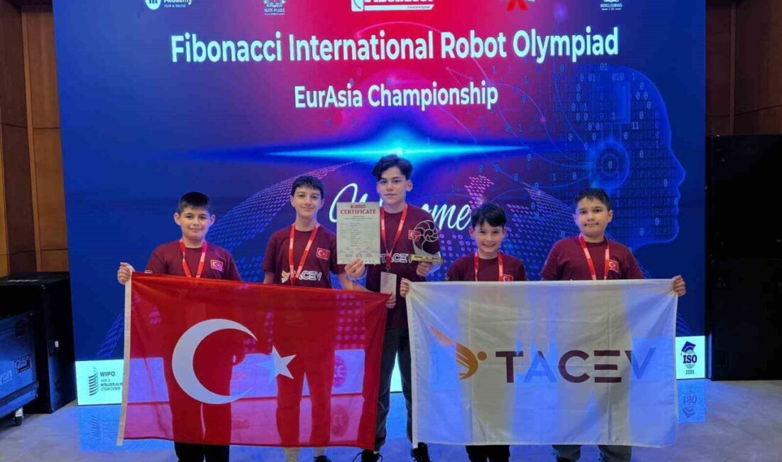 Antalya’da yapılan Fibonacci Uluslararası Robot Olimpiyatı Avrasya Şampiyonası, yarışmacıları dünya