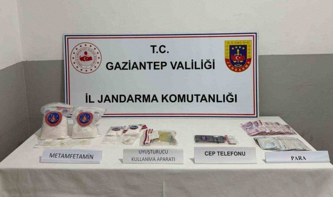Gaziantep’te jandarma ekipleri tarafından gerçekleştirilen bir uyuşturucu operasyonunda 2 kilo