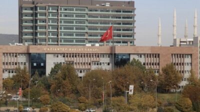 Gaziantep’te evliliğini sonlandırmak isteyen eşini taşla yaralayan sanığın duruşması Ağır