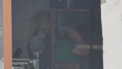 Gaziantep’in Şahinbey ilçesinde yaşanan olayda, polisin “teslim ol” çağrılarına ateşle