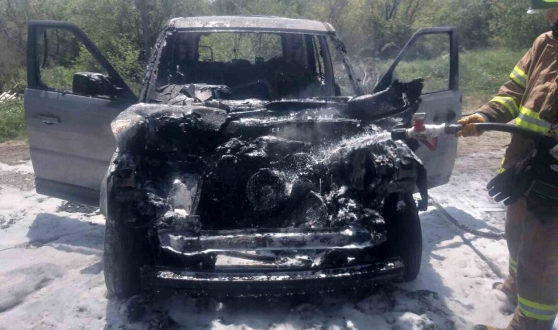 Balıkesir’in Gönen ilçesinde, Saraçlar mevkiinde bulunan bir araçta yangın çıktı