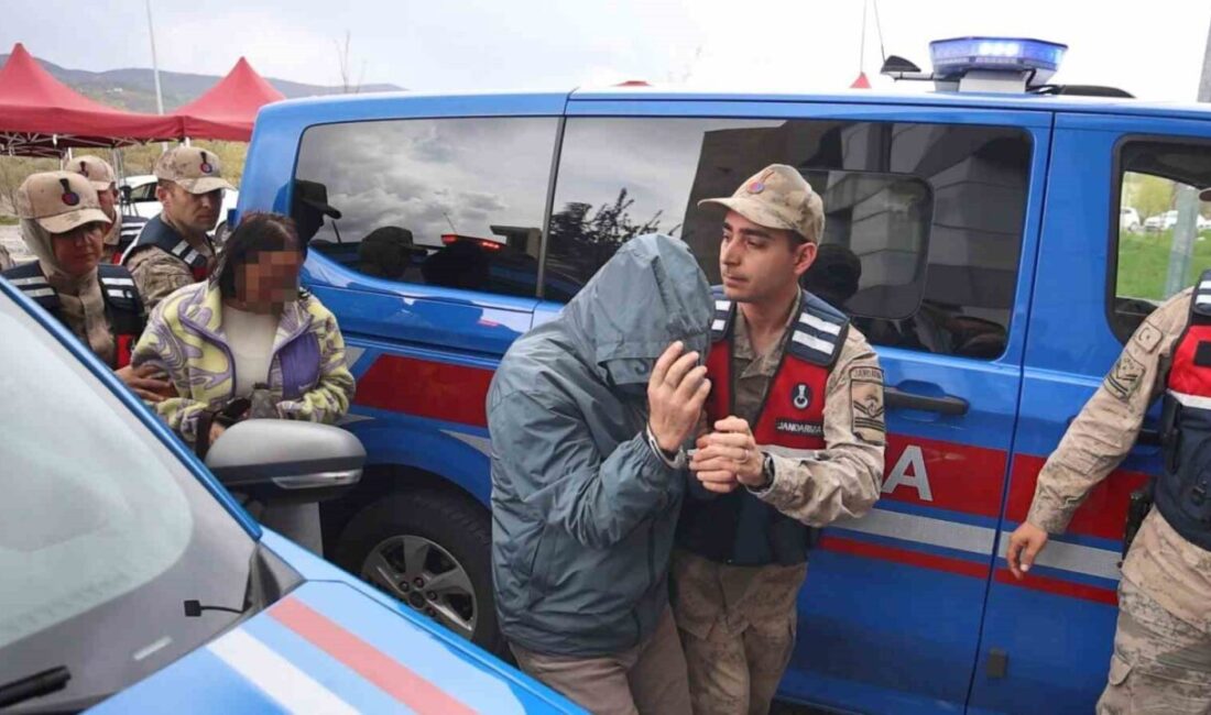 Tunceli Devlet Hastanesi bilgi işlem görevlileri Burçin Yerlikaya ve Yücel