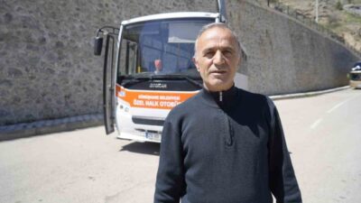 Gümüşhane’de bir kadın yolcu, şehir içi dolmuşta aniden rahatsızlanarak fenalaştı.