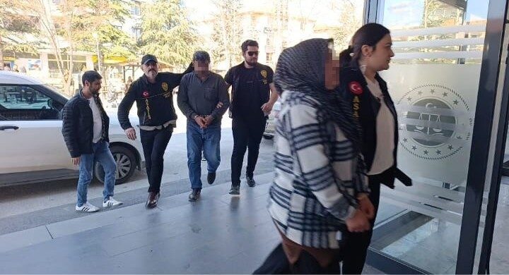 Afyonkarahisar’da bir komşuluk anlaşmazlığı nedeniyle çıkan gürültülü halı çırpma meselesi