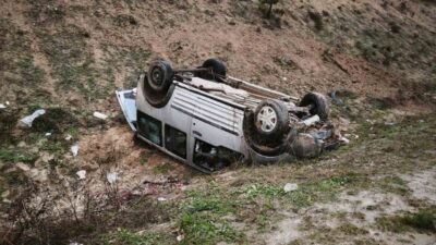 Kırıkkale’de meydana gelen trafik kazasında, aynı aileden dört kişi yaralandı.