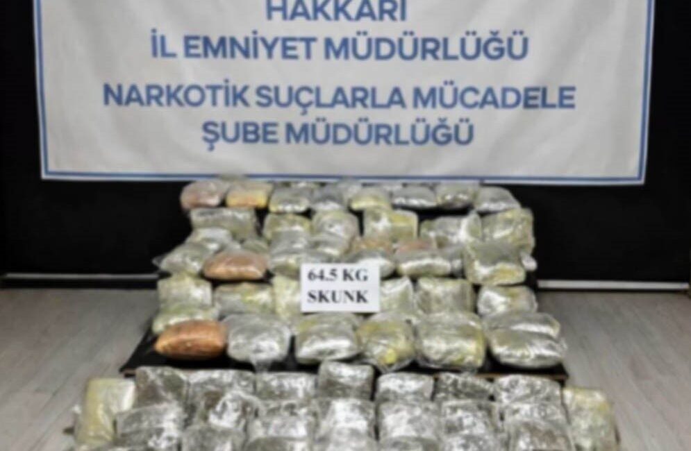 HAKKARİ’de polis ekipleri tarafından gerçekleştirilen operasyonda 64,5 kilogram skunk ele