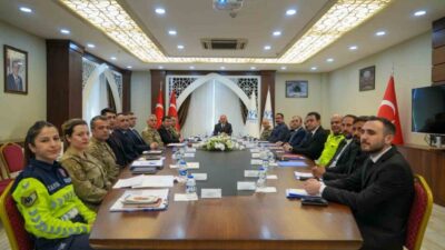 Hakkari’de 397 kişinin çeşitli suçlardan arandığı bildirildi. Hakkâri Valisi İbrahim