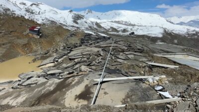 Hakkari-Yüksekova kara yolunda meydana gelen heyelan, entegre katı atık tesisinde