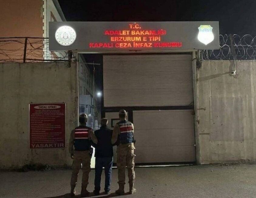 Erzurum’da jandarma ekipleri, hakkında arama kararı bulunan bir hırsızlık şüphelisini