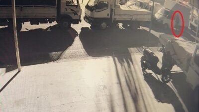 Antalya’nın Serik ilçesinde, bir sebze meyve halinde, anahtarı üzerinde bırakılan