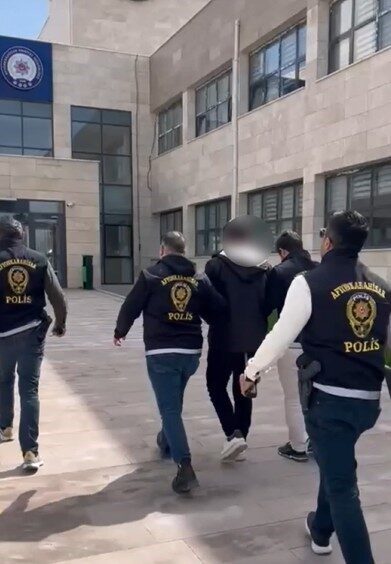 Afyonkarahisar ilinde hırsızlık suçundan 25 yıl hapis cezasıyla aranan bir