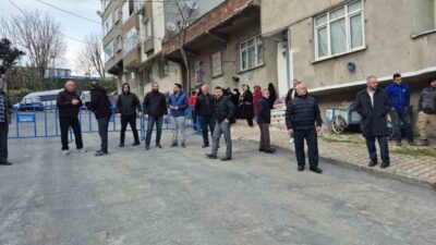 İstanbul’un Sultangazi ilçesinde, İstanbul Büyükşehir Belediyesi’ne bağlı yıkım ekibinin bir