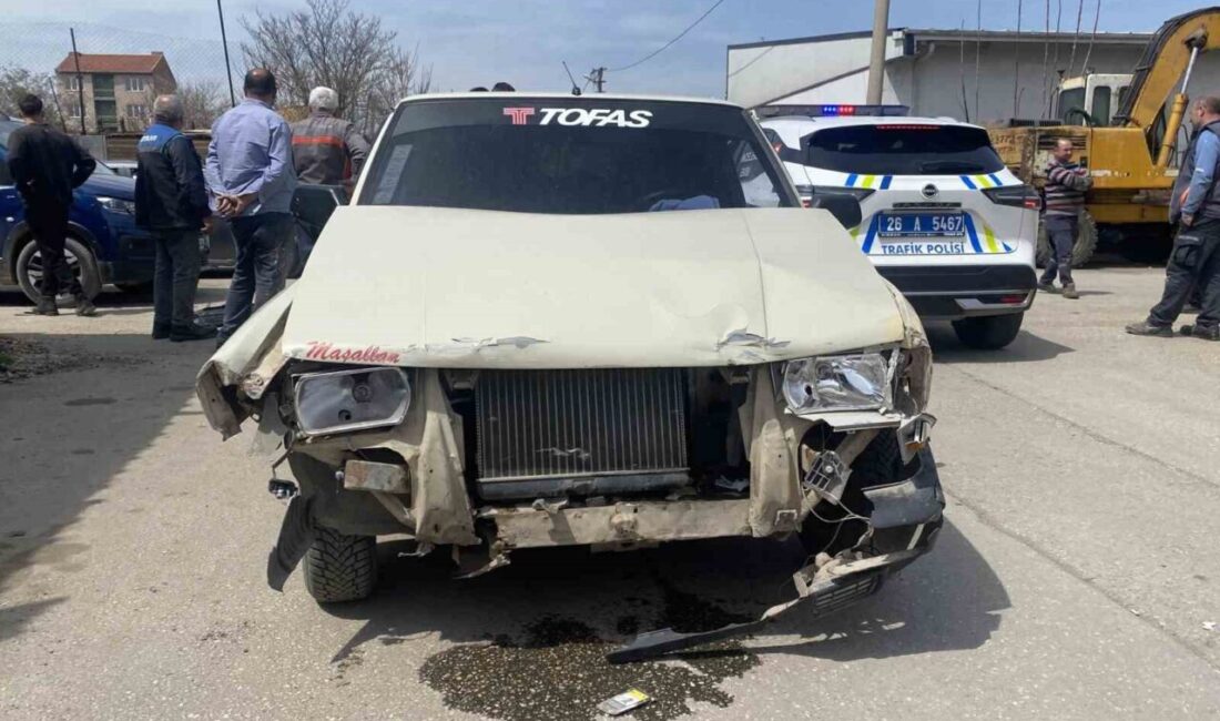 Eskişehir şehrindeki bir ara sokak kesişiminde meydana gelen trafik kazasında,