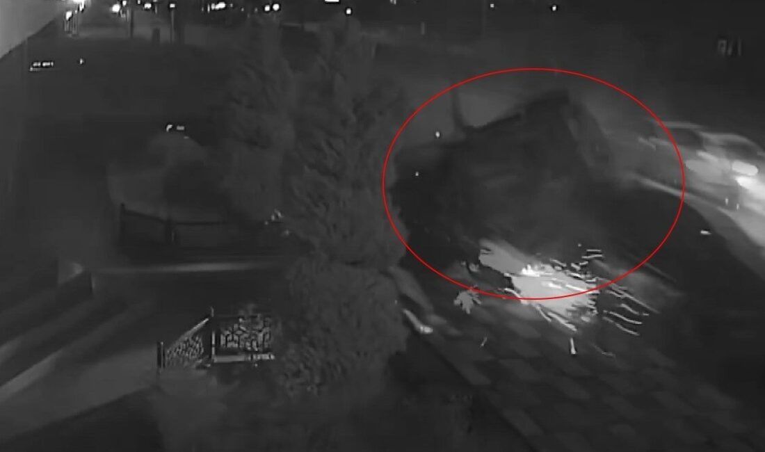 Gaziantep’te gece saatlerinde, iddiaya göre yarış halinde olan 2 araçtan