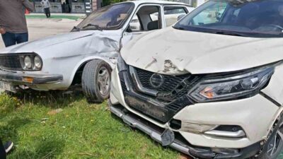 Kadirli ilçesinde meydana gelen trafik kazasında, iki otomobilin çarpışması sonucu