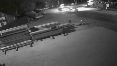 Sapanca ilçesinde meydana gelen trafik kazasında, iki otomobil çarpıştı ve