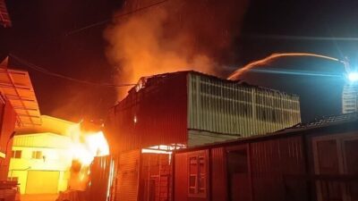 Denizli’de bir mobilya ve fuar stantları imalathanesinin kundaklanması sonucu 7