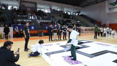 İnegöl’de düzenlenen İnegöl Robot Yarışması, Milli Eğitim Müdürlüğü tarafından organize