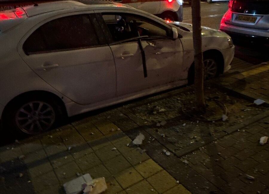 İran, son saldırısında İsrail’in merkezine parça tesirli mühimmat taşıyan bir