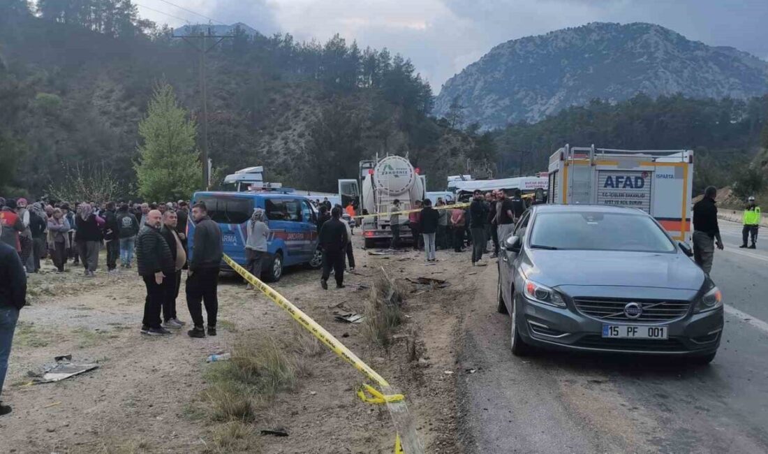 Antalya-Isparta karayolunda meydana gelen trafik kazasında, mesai bitiminde evlerine dönen