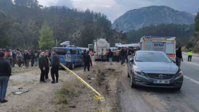 Antalya-Isparta karayolunda meydana gelen trafik kazasında, mesai bitiminde evlerine dönen