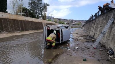 İskenderun’un Muradiye Mahallesi’nde meydana gelen trafik kazasında, sürücüsünün kontrolünü kaybettiği
