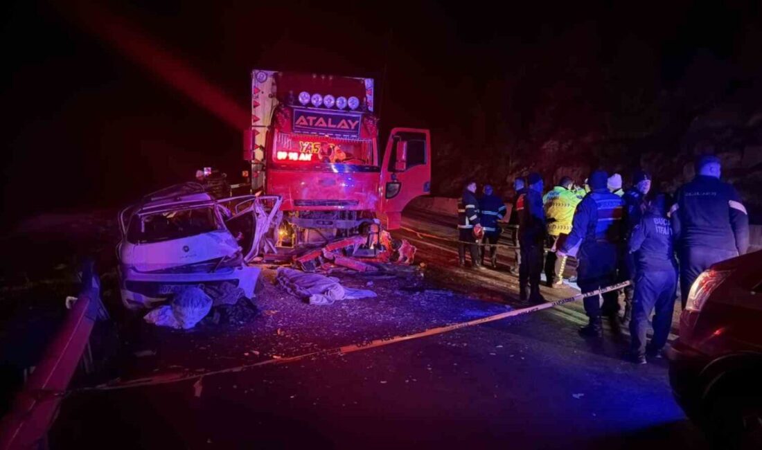 Antalya-Isparta karayolunda meydana gelen trafik kazasında şu an için 1