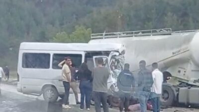 Antalya-Isparta karayolunda bugün meydana gelen trafik kazasında 7 kişi hayatını
