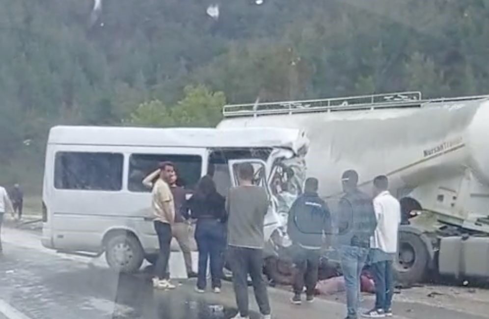 Antalya-Isparta karayolunda bugün meydana gelen trafik kazasında 7 kişi hayatını