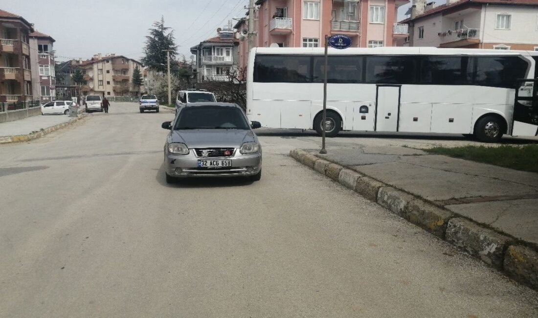 Isparta’nın Yalvaç ilçesinde meydana gelen trafik kazasında otomobil ile bir