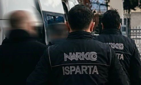 Isparta’da polis ekipleri tarafından düzenlenen operasyonda çeşitli uyuşturucu maddeler ele