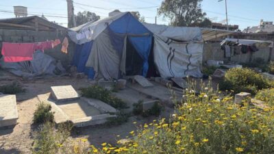 Gazzeli Halid ez-Zaanin, İsrail saldırıları nedeniyle evinden edilmiş ve barınacak