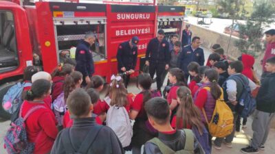 Atatürk Ortaokulu öğrencileri, Sungurlu Belediyesi İtfaiye Müdürlüğü’nü ziyaret ederek yangın