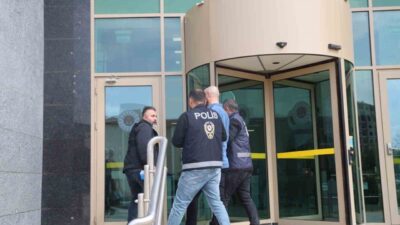 Adana’nın Kozan ilçesinde polis ekiplerinin düzenlediği operasyonda kaçmaya çalışan bir