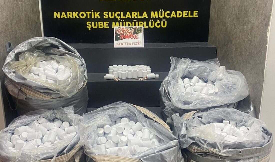 İzmir’in Kemalpaşa ilçesinde polis ekipleri tarafından durdurulan bir araçta gerçekleştirilen