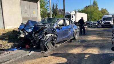 Bornova ilçesinde, freni arızalanan bir tırın karşı şeride geçerek polis