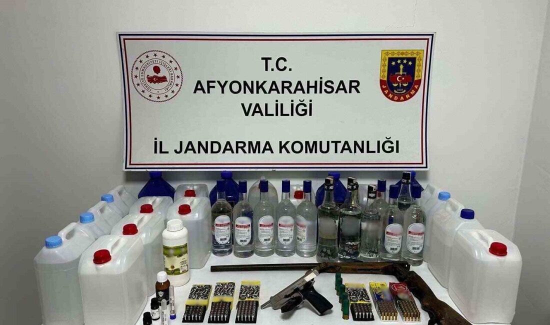Afyonkarahisar’da, Jandarma ekipleri tarafından bir köy evine yapılan operasyonda, sahte