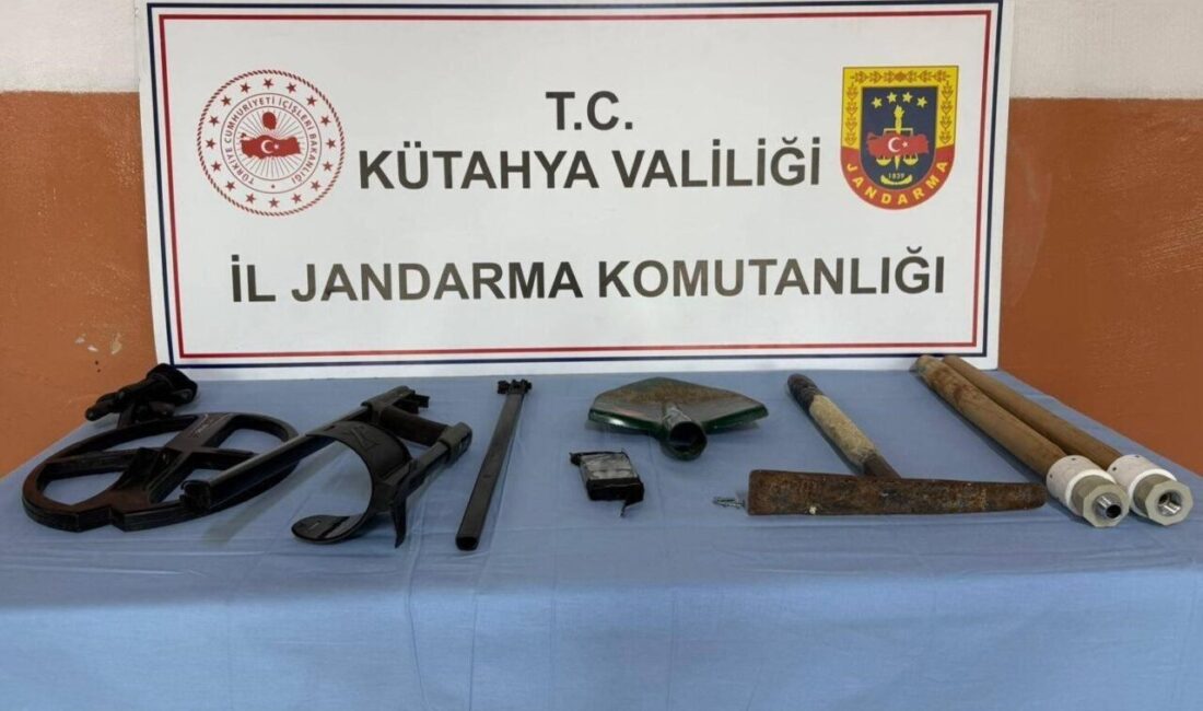 Kütahya’nın Aslanapa ilçesinde jandarma ekipleri tarafından düzenlenen operasyonda kaçak kazı
