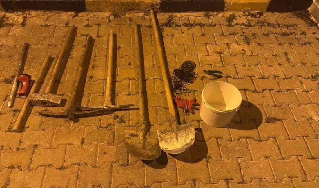 Şanlıurfa’nın Harran ilçesinde kaçak kazı yapan 5 kişi, jandarma ekipleri