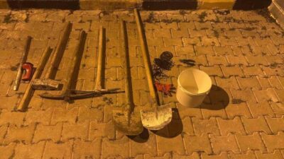 Şanlıurfa’nın Harran ilçesinde kaçak kazı yapan 5 kişi, jandarma ekipleri