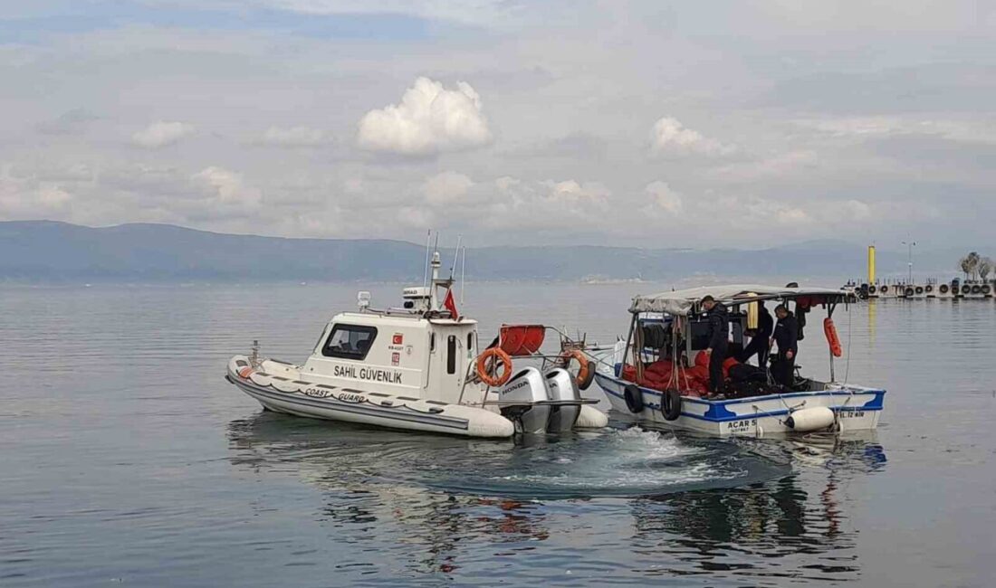 Karamürsel ilçesinde denize açılan bir teknedeki kişilerin dalış yaptığı ihbarını
