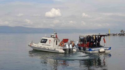 Karamürsel ilçesinde denize açılan bir teknedeki kişilerin dalış yaptığı ihbarını