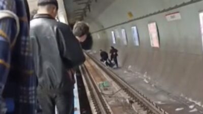 İstanbul’daki Kadıköy Metro İstasyonu’nda bir bireyin intihar girişiminde bulunması, ciddi