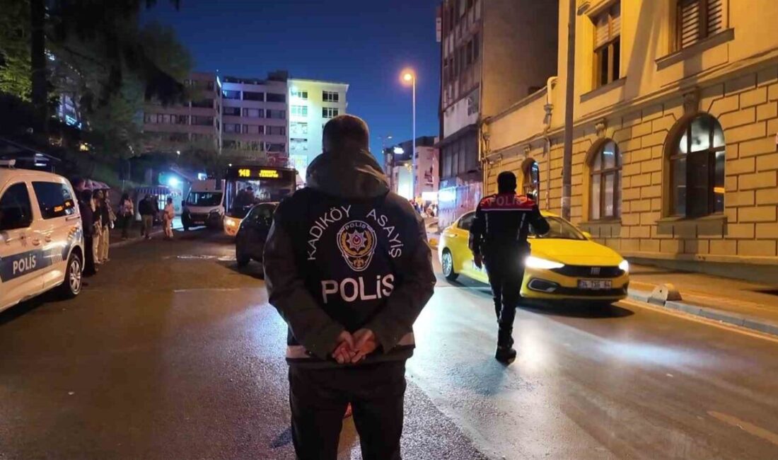 Kadıköy’de yapılan polis operasyonunda bir araçta uyuşturucu madde bulundu ve