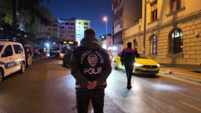 Kadıköy’de yapılan polis operasyonunda bir araçta uyuşturucu madde bulundu ve