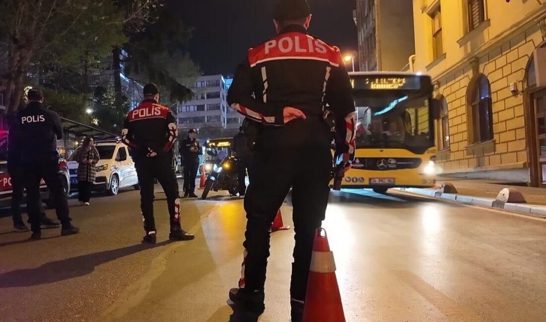 Kadıköy ilçesinde emniyet güçleri tarafından asayiş uygulaması düzenlendi. Polis ekipleri,