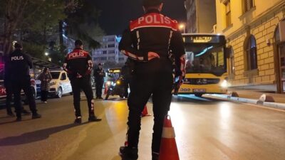 Kadıköy ilçesinde emniyet güçleri tarafından asayiş uygulaması düzenlendi. Polis ekipleri,