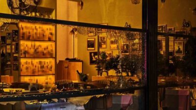 Kadıköy’deki bir restoranda yaşanan bir tartışma silahlı bir saldırıya dönüştü.